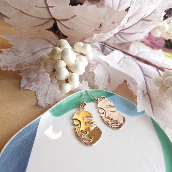 Girl Face Drop Earring - Picture 4 of 7